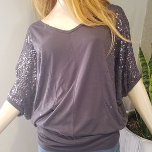 Grey sequenced top